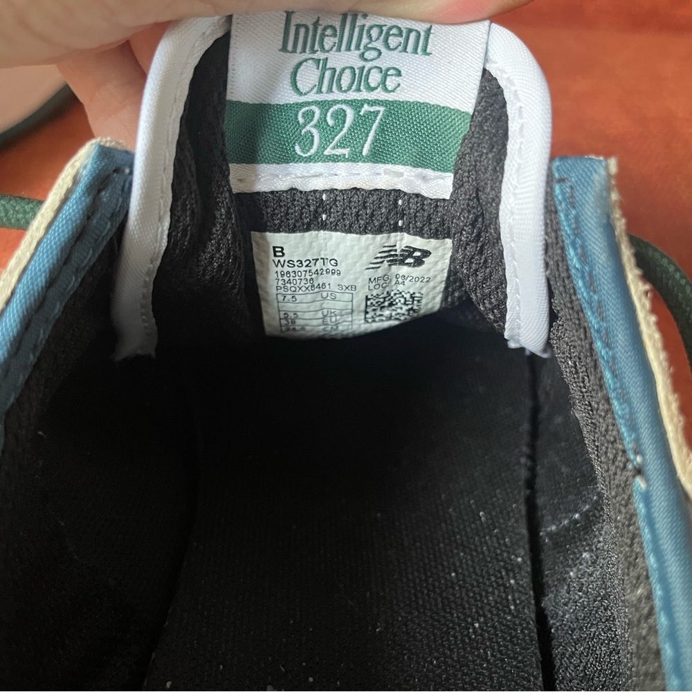 New Balance // 327 Lifestyle Sneaker in Workwear Moonstone Colorway, Sz 7.5 - Picture 15 of 16